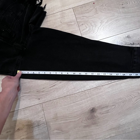 BLACK CROPPED FRAYED JEAN JACKET. - Picture 7 of 10